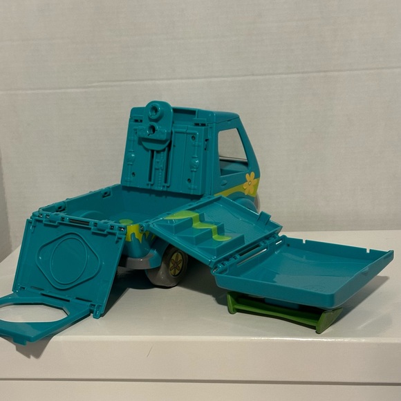 Hanna Barbera Scooby Doo Mystery Machine - Picture 7 of 14